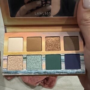 LAWLESS Eyeshadow Palette - Cream, Brown, Gold, Green, Blue
